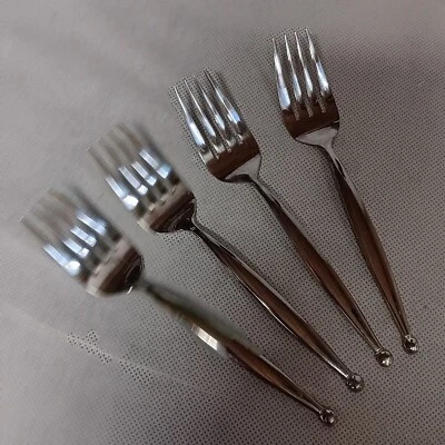 Tenedores para ensaladas Farberware Dot 4 acero inoxidable 6,5" Foto 1 de 4