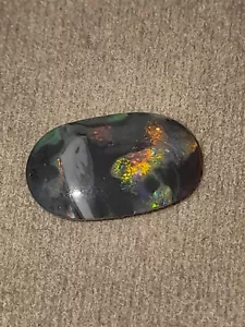 Black Opal aus Lightning Ridge, 1,89ct, poliert, orange grünes Farbspiel - Bild 1 von 5