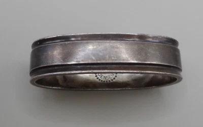 ORIGINAL GEORG JENSEN STERLING SILVER PYRAMID PATTERN NAPKIN RING NO MONOGRAM - Image 1 of 4