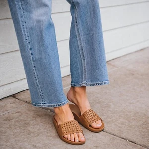 OluKai Kāmola Woven Sandals Slides Women's Size 9 $100 in Tan - Picture 1 of 13