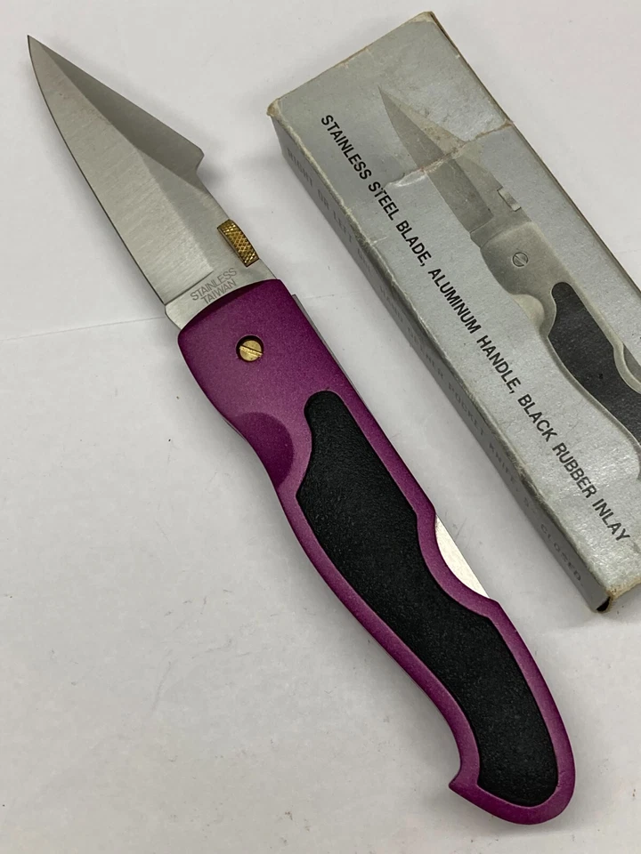Cuchillo plegable púrpura con hoja lisa, perilla para pulgar, bloqueo K-7038PE Foto 1 de 4
