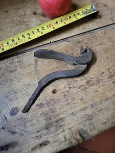 Early Pair Of Iron Grips Pliers - Picture 1 of 9