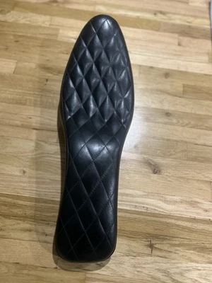 Asiento de motocicleta vintage personalizado con puntada de diamante Foto 1 de 4