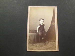 PHOTO CDV petit fille debout cliche MAUJEAN DUBOIS PARIS - Foto 1 di 1