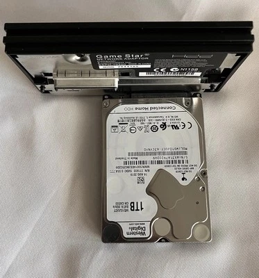 HDD da 1TB + Adattatore per PlayStation 2 - Collezione Ready-to-Play - Immagine 1 di 4