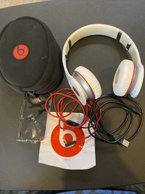 White Monster Beats By Dr. Dre Solo HD Wireless Headphones On-Ear 810-00012-01 - Image 1 of 4