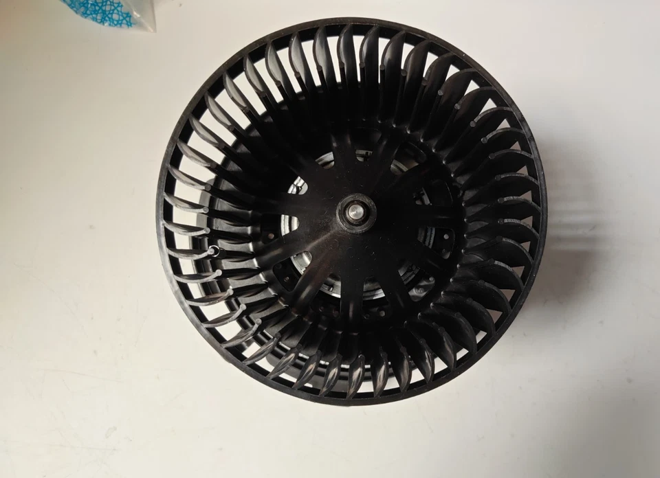 Ventilador de aquecedor interno compatível com Citroen Xsara Picasso, Peugeot 206/307 OE-6441K0 - Imagem 1 de 4