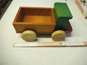 Holzauto, Nachziehspielzeug, - Bild 1 von 3