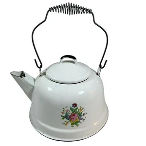 Vintage Emaillegeschirr weiß Teekanne Drahtgriff Blumenmuster schwarzer Rand Teekessel Cottagecore - Bild 1 von 6