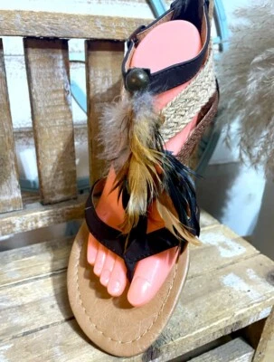 SANDALIA TANGA CIUDAD CLASIFICADA PLUMAS BOHEMIA BOHO 8-1/2 ¡NUEVA! Foto 1 de 4