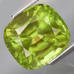 ¡Color encantador de 4,60 quilates! Brillante peridoto verde natural brillante Myanmar - Imagen 1 de 4