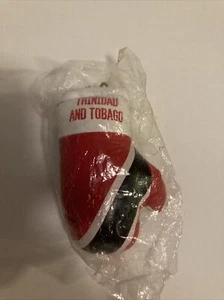 Trinidad Tobago Country Flag Mini Boxing Glove Keychain - New - Picture 1 of 3