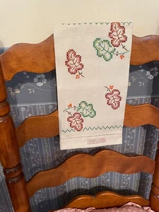 GUEST TOWEL-VINTAGE PURE LINEN PARAGON FINISHED CROSS STITCH AUTUMN LEAVES- - Picture 1 of 6
