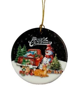 BUON NATALE Pupazzo di Neve e Camion Rosso Ceramica Rotondo Decorazione Natalizia, 3" Nuovo - Foto 1 di 3