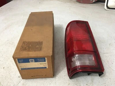 GM NOS 1982-93 Chevy S10 GMC S15 Sonoma Syclone LH Driver Taillight 915709 - Image 1 of 4