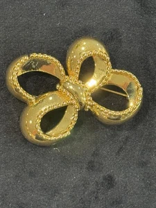 Vintage signierte MONET goldfarbene Schleife Anstecknadel Brosche 2,5" x 1 3/4" - Bild 1 von 6