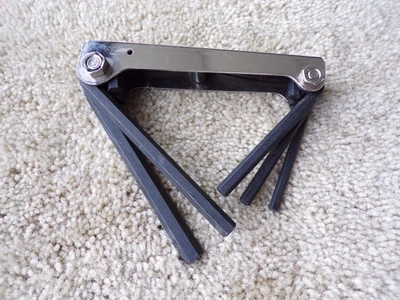 3/8 to 1/4 inch - Klein Tools 70579 5 Piece SAE Fold-Up Hex Key Set, 70579 @d1 - Image 1 of 4