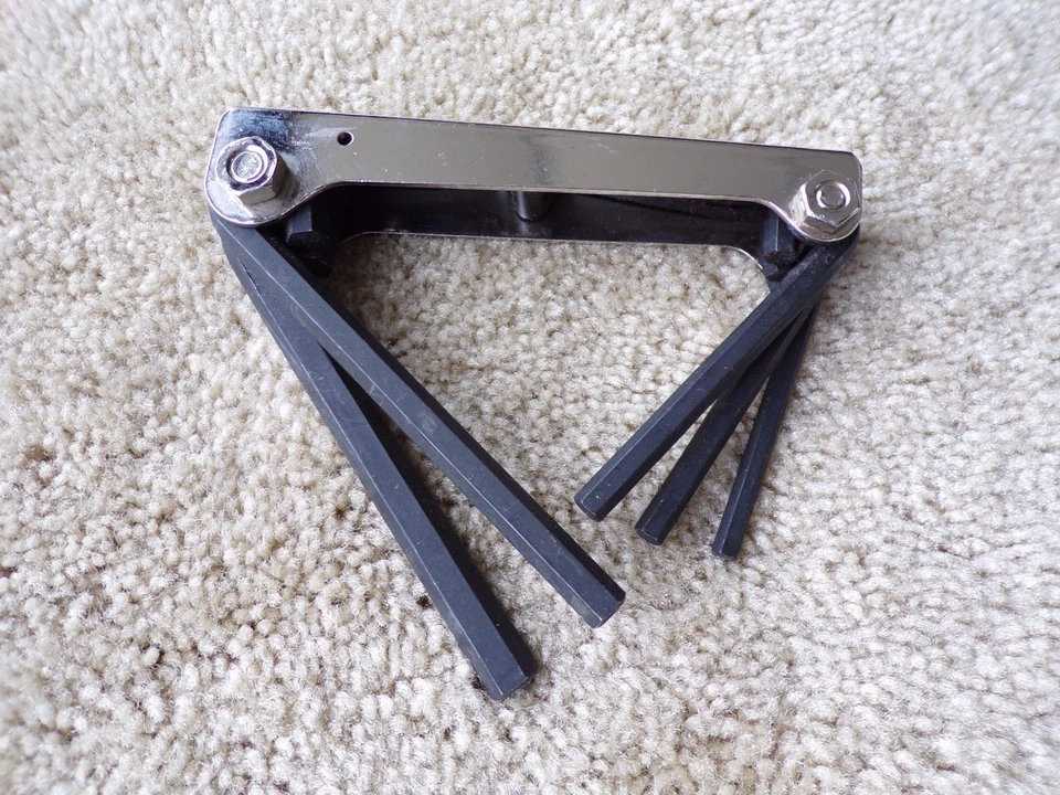 3/8 to 1/4 inch - Klein Tools 70579 5 Piece SAE Fold-Up Hex Key Set, 70579 @d1 - Image 1 of 4