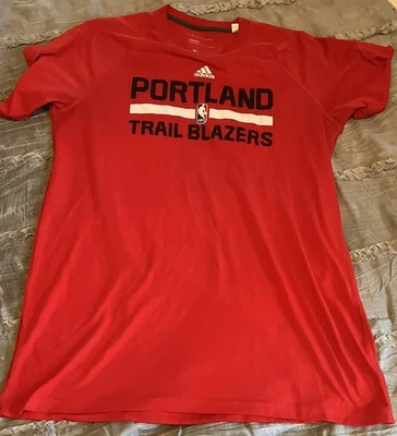 PORTLAND TRAIL BLAZERS Basketball ADIDAS Athletic Training NBA Red MEDIUM Shirt - Image 1 of 2
