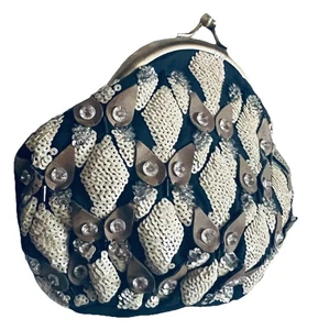 IPA NIMA ANTHROPOLOGIE KISS LOCK CLUTCH ETUI PERLEN PAILLETTEN BLAU & ELFENBEIN - Bild 1 von 8