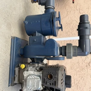 gas-powered water transfer pump. Briggs&stratton XR 550 professional 127cc. - Picture 1 of 16