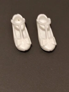 Footwear For Regular Barbie Doll...Used...Posted UK Only - Picture 1 of 2