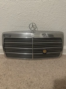 1990 Mercedes Benz Chrome Grille High Mileage Badge Award 250000 km 300  - Bild 1 von 4