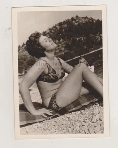 Pretty Attractive Young Woman Beach Bikini Swimsuit Female Snapshot Old Photo - Picture 1 of 1