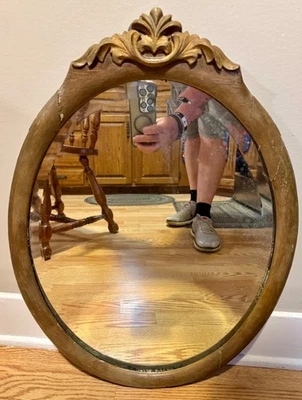 BEAUTIFUL ANTIQUE CARVED OVAL WOOD GESSO FRAME 23"x17" BEVELED GLASS WALL MIRROR - Image 1 of 4