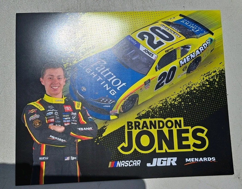 Tarjeta postal Brandon Jones 2025 8x10 Patriot Lighting #20 JGR NASCAR Xfinity Hero Foto 1 de 1