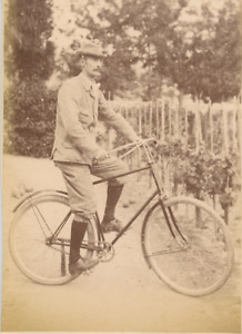 France, Monsieur à vélo Vintage albumen print Tirage albuminé  11x16  Circ