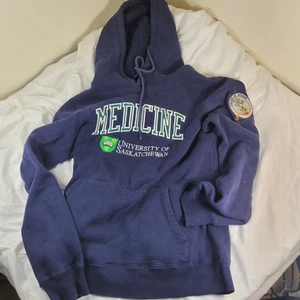 Suéter con Capucha Universidad de Saskatchewan Talla Pequeña Azul Unisex - Imagen 1 de 8