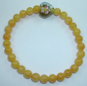 Gelbes Perlen Stretch Armband mit Lampwork Herz Handarbeit - Bild 1 von 1