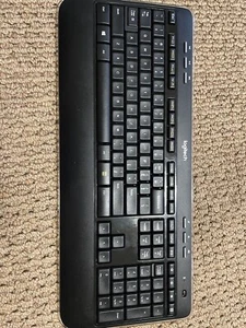 Logitech K520 Wireless Keyboard - Picture 1 of 2