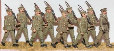8 soldiers 1 Officer World War 1 F49 UNPAINTED OO Scale Model Kit Figures Metal - Image 1 of 4