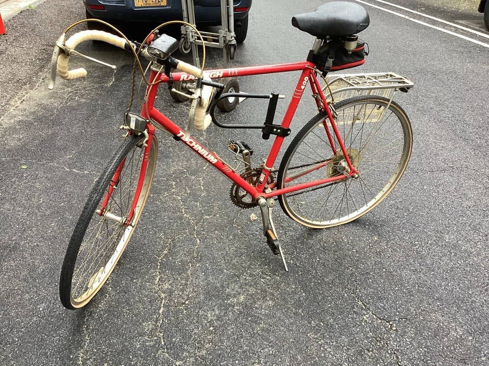 VINTAGE RALEIGH TECHNIUM 400 ROAD MEN’S BIKE (GB) - Image 1 of 4
