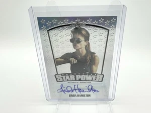 Scheda autografa LINDA HAMILTON 2015 LEAF Pop Century Star Power Terminator - Foto 1 di 2