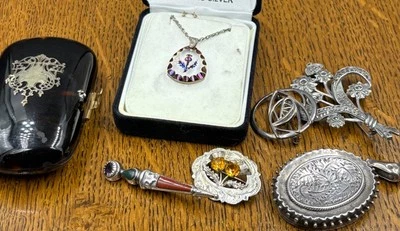 Lotto misto di gioielli in argento e borsetta finta tartaruga - Immagine 1 di 4