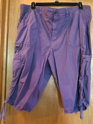 女式 Plus Capri 20 码二手状况完好紫色 EVRI 褶皱下摆实用撇渣短裤 40 美元 — 第 1/4 张图片