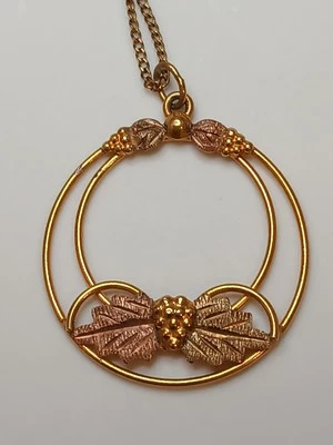 Colgante vintage de uva y hoja de oro rosa amarillo de 10K 12K Landstroms Black Hills  Foto 1 de 4