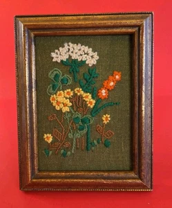 VTG Boho 1970s Floral Crewel Yarn Embroidery Needlepoint Framed Easel Back 9"x7" - Picture 1 of 12