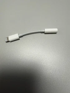 Adaptateur prise casque Apple Lightning vers 3,5 mm A1749 origine OEM - Photo 1 sur 1