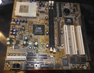 Sockel 370 AT Mainboard VIA 693A AGP PCI ISA BIZ1B/BVC1B working ATX PSU con - Bild 1 von 8