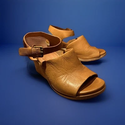 Sandalias de cuña Gentle Souls de Kennith Cole talla 8,5 tacón cuero tostado Foto 1 de 4