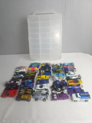 Lote de (48) autos diecast Hot Wheels y sin marca vintage de los años 70-2000 tipos mixtos Foto 1 de 4