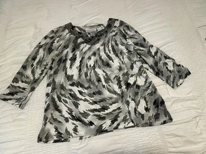 Alfred Dunner Petite graue Bluse mit Animalprint verziert Damen Petite Größe PM - Bild 1 von 6