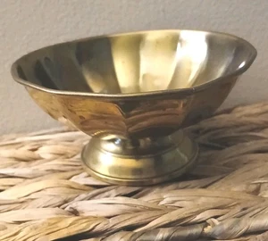 Vintage Solid Brass Footed Bowl With Scalloped Edges India 5"x 2.5"  - Bild 1 von 10
