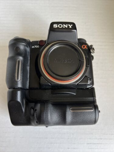Sony Alpha A700 digitale 12,2-MP-Spiegelreflexkamera mit VG-C70AM vertikalem Griff