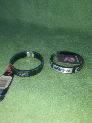 (2) New York Jets NFL Fan Band Wrist Band Bracelets Cover
