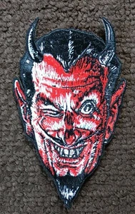 Wicked Devil zwinkernd bestickt Biker Jacke Motorrad Weste Patch - Bild 1 von 5